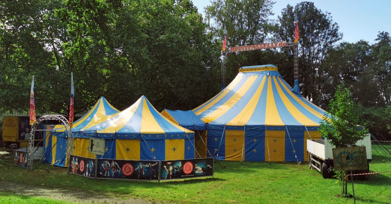 Datei:Circus Casselly.jpg