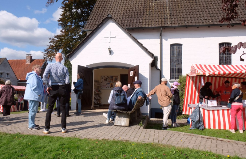 Datei:Gnadenkirche 70 Jahre.jpg