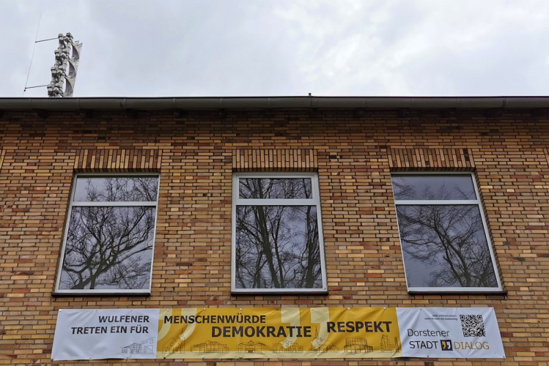 Datei:Banner Menschenwürde Demokratie Respekt.jpg