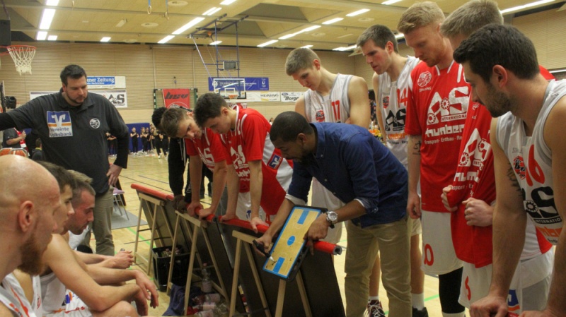 Datei:BSV Derby 19 Traineranweisung.jpg