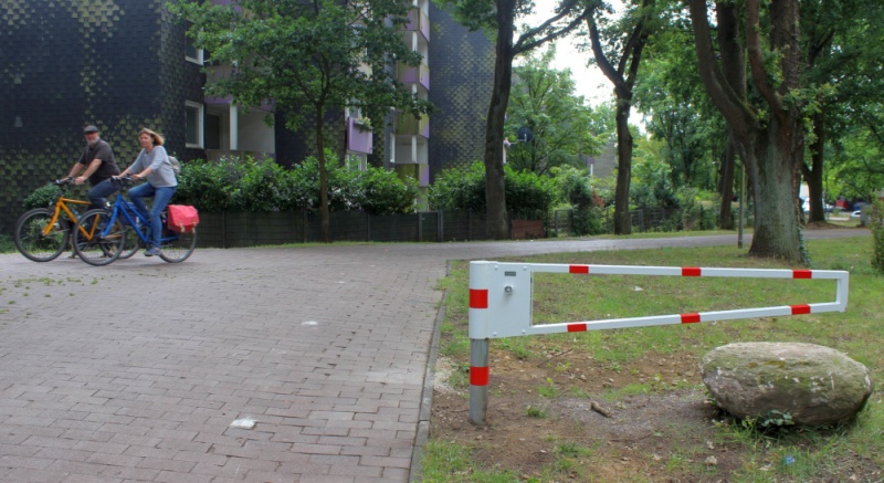 Datei:Napoleonsweg Sperre verkehrt.jpg