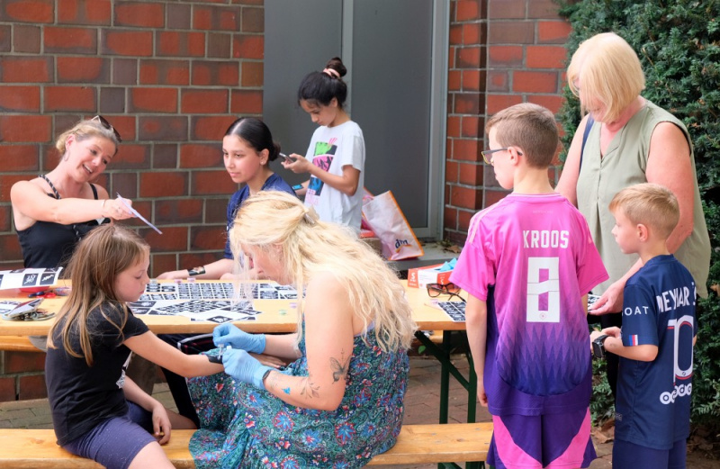Datei:KS24 temporäre Tattoos.jpg