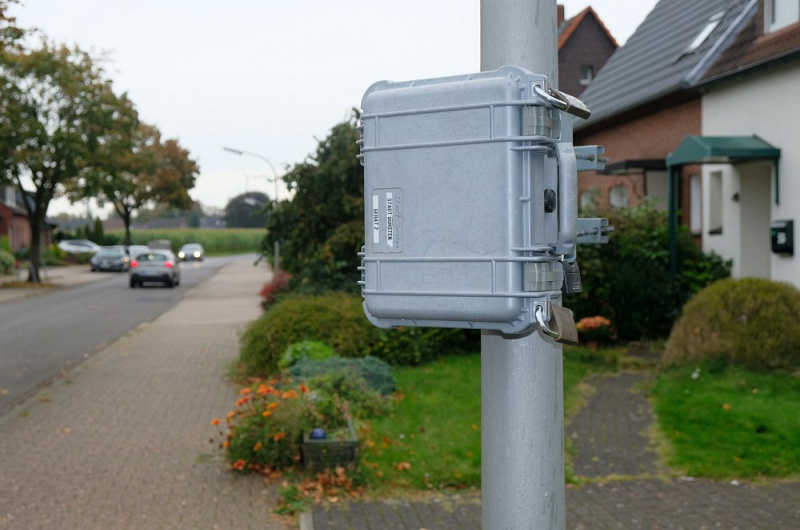Datei:Verkehrszählgerät.jpg