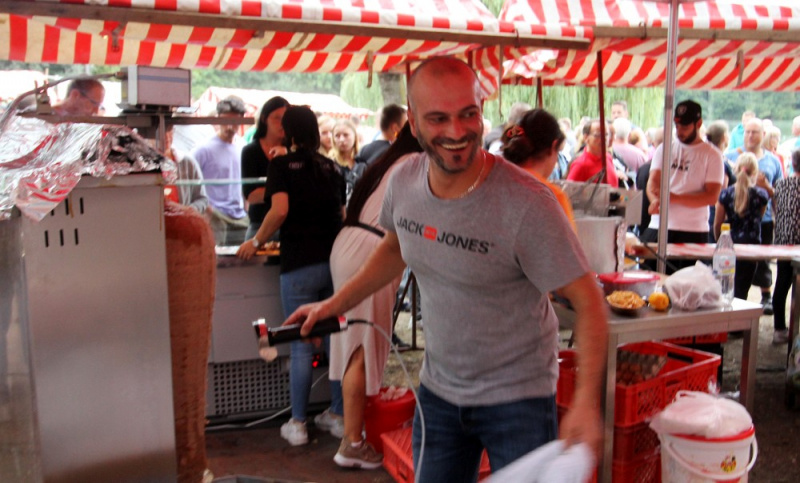 Datei:Sommernacht Döner.jpg