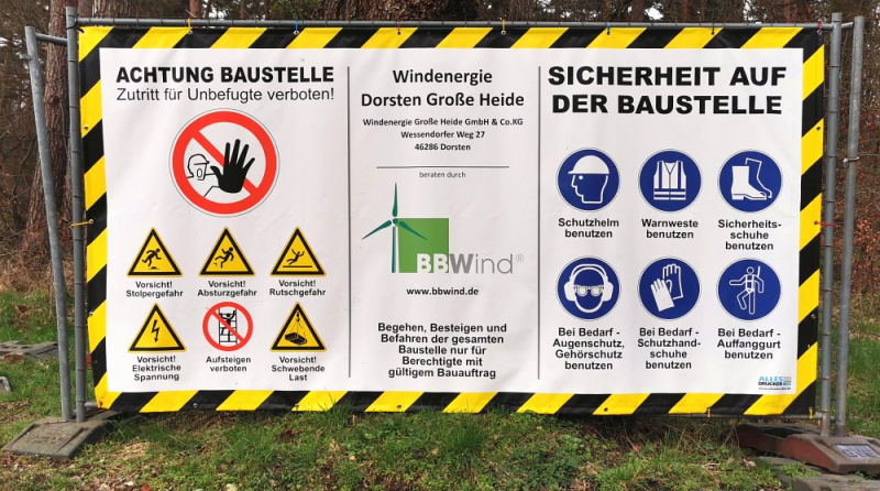 Datei:Windkraftwerk Baustellenschild.jpg