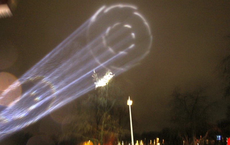 Datei:GSW Lichterfest 19 Laser.jpg