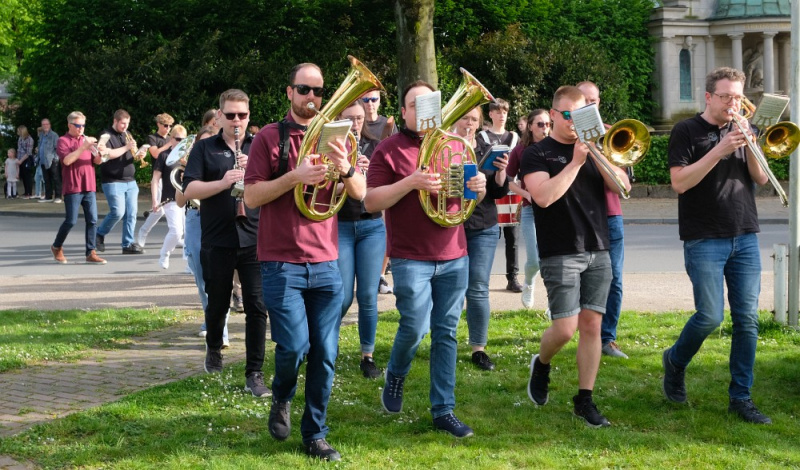 Datei:Mai 24 Blasmusik.jpg