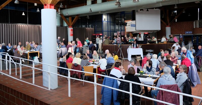Datei:Marktcafe Jubiläum Totale.jpg