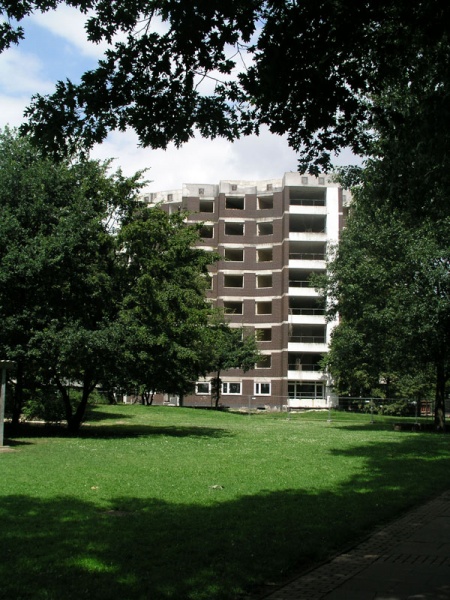 Datei:Wohnen im Grünen.jpg