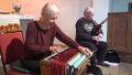 Das "Indische Harmonium" wird mit einem Blasebalg betrieben