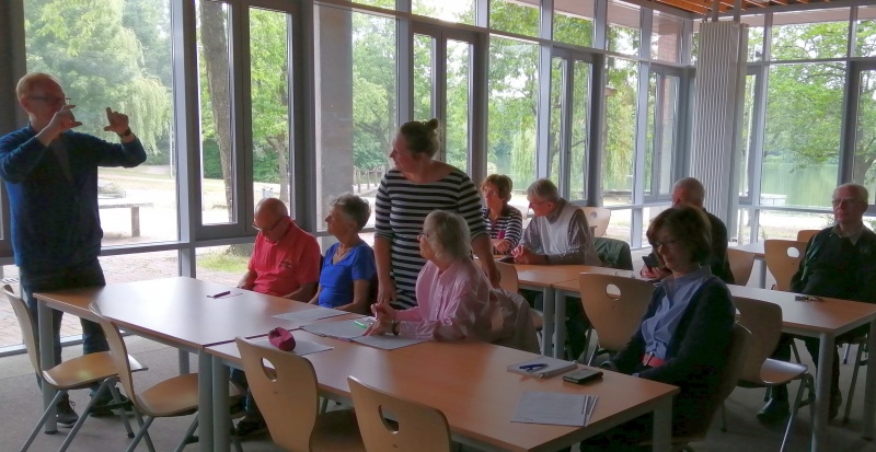 Datei:Digiquartier Kurs in der BiBi.jpg