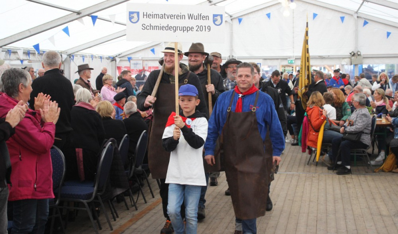 Datei:HV 100 Schmiedegruppe.jpg