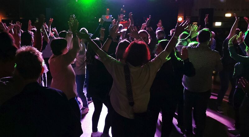 Datei:März 26 Party mit DJ.jpg