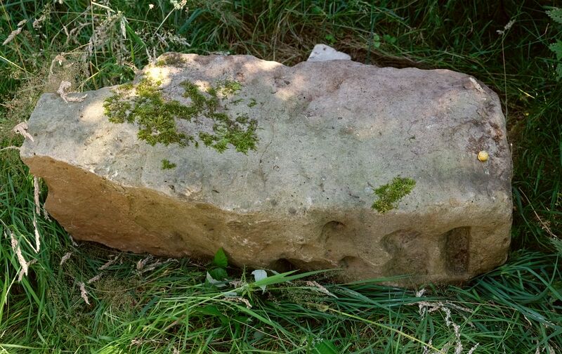 Datei:Grenzstein Mergen liegend.jpg