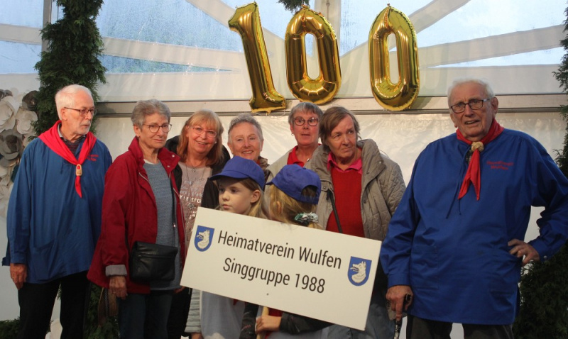 Datei:HV 100 Singgruppe.jpg