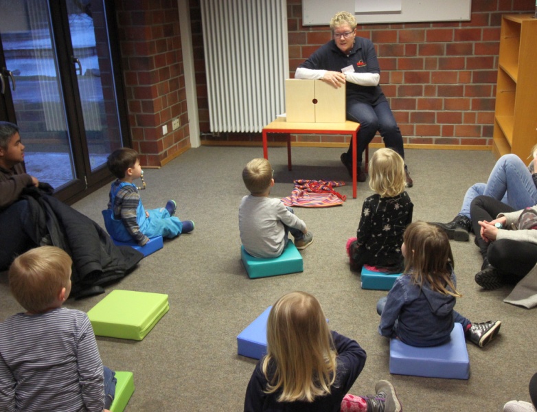 Datei:NDB 19 Kamishibai.jpg