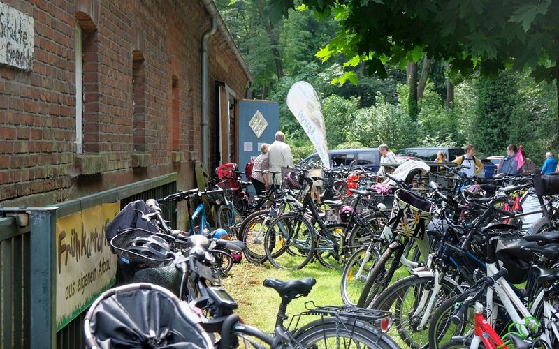 Datei:Schulte Spechtel Hoffest 25 Räder.jpg