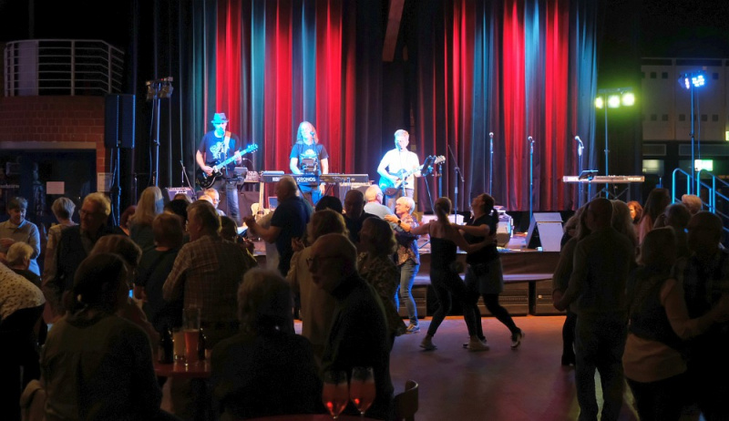 Datei:Oldie Night 24 Tänzer.jpg